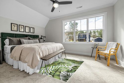 Zacoo Washable Rug 5x7 Area Rugs for Bedroom Green Rug Leaf Rug Stain Resistant Tropical Palm Tree Emerald Natural Rug Botanical Cute Rugs for Living Room Dining Room Nursery, 5'x7' in Grey Traditional Bedroom with King Bed