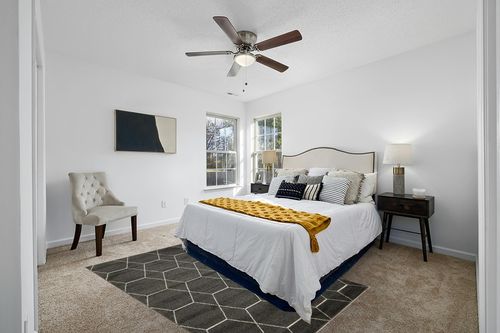 Unique Loom Trellis Frieze Collection Area Rug - Geometric (5' 1" x 8', Dark Gray/ Ivory) in White and Yellow Modern Bedroom