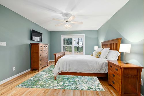SAFAVIEH Madison Collection Area Rug - 8' x 10', Green & Turquoise, Boho Abstract Distressed Design, Non-Shedding & Easy Care, Ideal for High Traffic Areas in Living Room, Bedroom (MAD425Y) in Teal and Orange Wood Bedroom