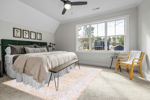 Unique Loom Revival Collection Traditional Medallion Border Yellow/Ivory Area Rug (7' 6 x 10' 6) in Grey Traditional Bedroom with King Bed