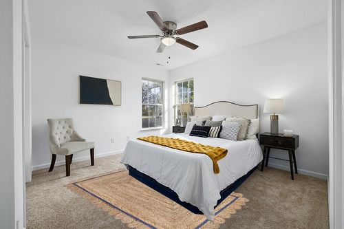 nuLOOM Tera Petals Braided Jute Area Rug, 5x8, Blue in White and Yellow Modern Bedroom