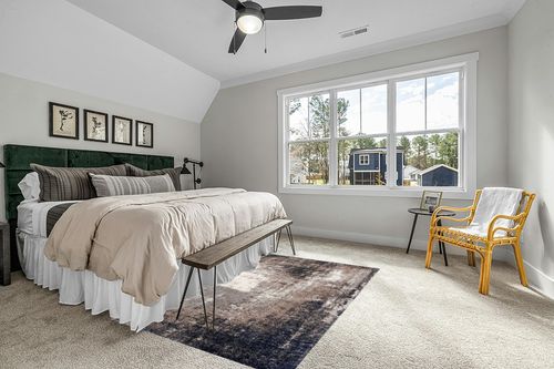RUG BRANCH Soft Plush Retro Contemporary Abstract Shag Grey White Indoor Area Rug for Living Room, Bedroom, Dining Room, and Kitchen - 5' x 7' (5'3" X 7'7") in Grey Traditional Bedroom with King Bed
