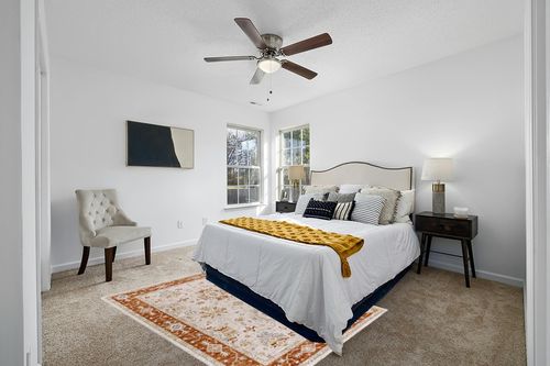 Mark&Day Area Rugs, 5x7 Cherry Valley Traditional Burnt Orange Area Rug, Burnt Orange Carpet for Living Room, Bedroom or Kitchen (5' x 7'5") in White and Yellow Modern Bedroom