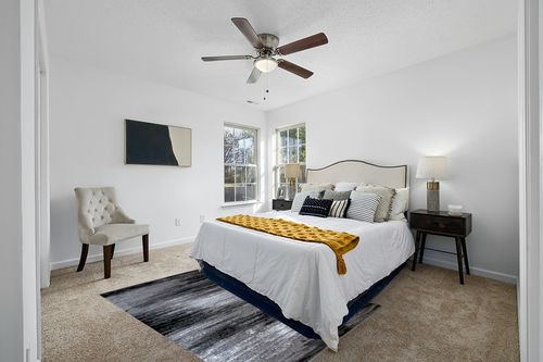 Masada Rugs, Modern Contemporary Area Rug, Grey Black White (5 Feet x 7 Feet) in White and Yellow Modern Bedroom