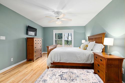 L'Baiet Sophia Grey Oriental 4 ft. x 6 ft. Area Rug in Teal and Orange Wood Bedroom
