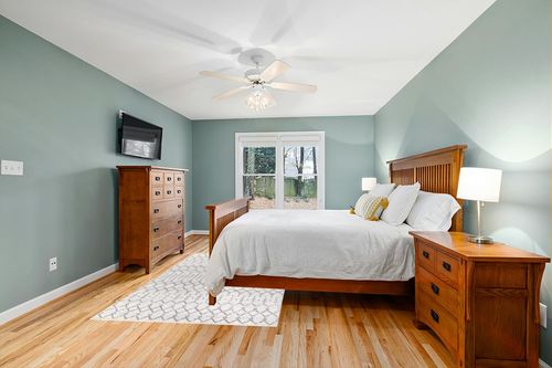 ‎Cream/Gray ‎Bohemian ‎Non shedding, Stain Resistant, Pet friendly ‎Area Rug in Teal and Orange Wood Bedroom