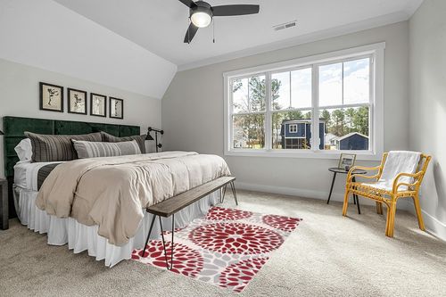 Rugshop Modern Floral Circles Design for Living Room,Bedroom,Home Office,Kitchen Non Shedding Area Rug 5' x 7' Red in Grey Traditional Bedroom with King Bed