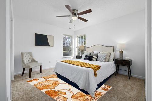 SAFAVIEH Dip Dye Collection 5' x 8' Ivory / Orange DDY683A Handmade Floral Watercolor Premium Wool Area Rug in White and Yellow Modern Bedroom