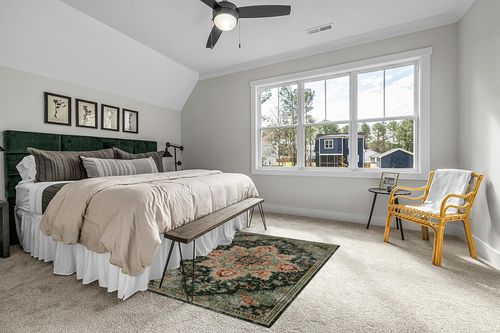 Morebes Ultra-Thin Boho Large Living Room Carpet, Green 5x7 Rug for Bedroom Washable Area Rug Non Slip Dining Mat, Office Rug Distressed Floral Floor Carpet for Guestroom Decor in Grey Traditional Bedroom with King Bed