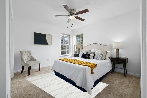 Loloi II Bliss Shag Collection BLS-02 White/Grey 5'-3" x 7'-6" Area Rug in White and Yellow Modern Bedroom
