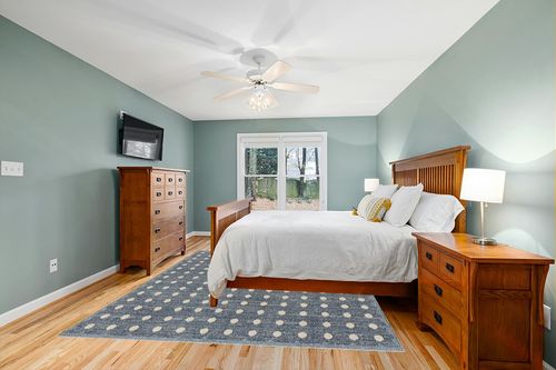 LUXE WEAVERS Modern Geometric Dots Blue 8x10 Area Rug in Teal and Orange Wood Bedroom
