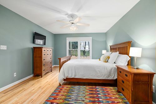 Unique Loom Outdoor Modern Collection Area Rug - Ikat (4' 1" x 6' 1" Rectangle, Multi/ Burgundy) in Teal and Orange Wood Bedroom