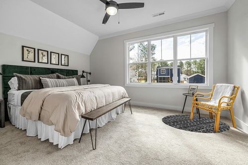 JONATHAN Y MOH101D-5R Moroccan Hype Boho Vintage Diamond Indoor Area-Rug Bohemian Easy-Cleaning Bedroom Kitchen Living Room Non Shedding, 5' Round, Black/Ivory in Grey Traditional Bedroom with King Bed