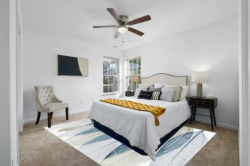SAFAVIEH Hollywood Collection Area Rug - 8' x 10', Ivory & Blue, Mid-Century Modern Design, Non-Shedding & Easy Care, Ideal for High Traffic Areas in Living Room, Bedroom (HLW703A) in White and Yellow Modern Bedroom