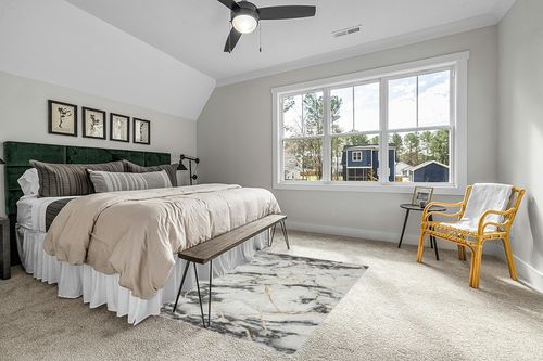 LUXE WEAVERS Ivory Gold 5x7 Marble Abstract Area Rug in Grey Traditional Bedroom with King Bed