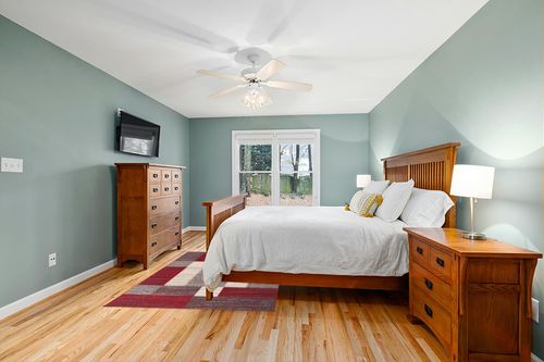 Modern Boxes Design Non-Slip (Non-Skid) Area Rug 5 X 7 (5' 3" X 7' 3") Red in Teal and Orange Wood Bedroom