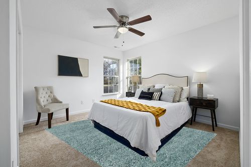 ‎Ivory ‎Rug  ‎Di, Conference Room, Home Office ‎Area Rug in White and Yellow Modern Bedroom