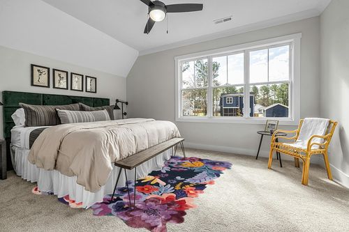 Restoration and Renovation Handmade Flower Multicoloured Irregular Area Rug 100% Imported Blended Wool Floral Area Rug (Navy, 9x6 ft) in Grey Traditional Bedroom with King Bed