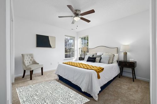 Abani Arto 4'x6' Cream/Beige Area Rug, Cheetah Print Design - Durable Non-Shedding - Easy to Clean in White and Yellow Modern Bedroom