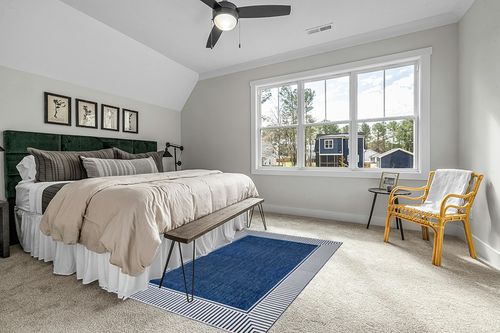 nuLOOM 5' x 8' Outdoor Area Rug, Casual Design With Striped Border, Stain Resistant, Highly Durable, For Patio, Balcony, Bedroom, Living Room, Dining Room, Bathroom, Navy in Grey Traditional Bedroom with King Bed