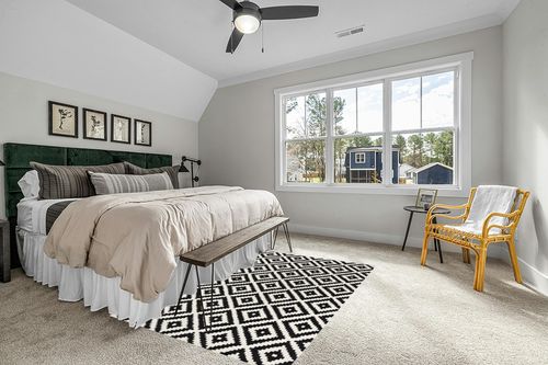 nuLOOM Kellee Hand Tufted Geometric Wool Area Rug, 5x8, Black in Grey Traditional Bedroom with King Bed