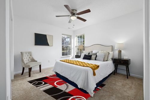 Red Modern Stain-resistant Living Room Area Rug in White and Yellow Modern Bedroom