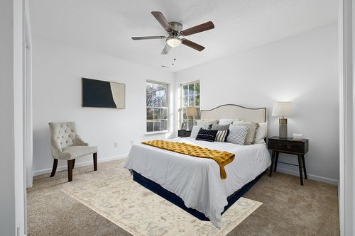 Momeni Anatolia Wool and Nylon Area Rug 5'3" X 7'6" Beige in White and Yellow Modern Bedroom