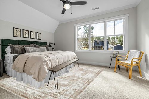 Unique Loom Sofia Collection Area Rug - Salle Garnier (9' x 12' Rectangle, Beige/ Ivory) in Grey Traditional Bedroom with King Bed