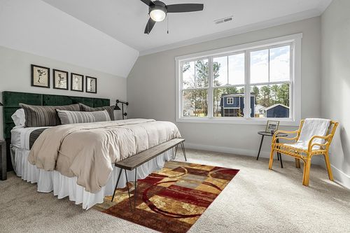 Unique Loom Barista Collection Modern, Abstract, Vintage, Distressed, Urban, Geometric, Rustic, Warm Colors Area Rug (5' 0 x 8' 0 Rectangular, Multi/Beige) in Grey Traditional Bedroom with King Bed