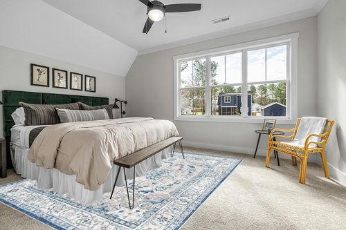SAFAVIEH Brentwood Collection Area Rug - 9' x 12', Light Grey & Blue, Medallion Distressed Design, Non-Shedding & Easy Care, Ideal for High Traffic Areas in Living Room, Bedroom (BNT851G) in Grey Traditional Bedroom with King Bed