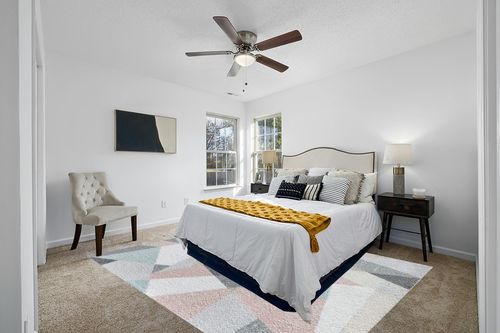 Rugs America Mika Collection MO60A Milkshake Contemporary Geometric Area Rug 8'0"x10'0" in White and Yellow Modern Bedroom