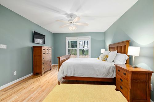 JONATHAN Y SEU100B-4 Haze Solid Low-Pile Indoor Area-Rug Casual Contemporary Solid Traditional Easy-Cleaning Bedroom Kitchen Living Room Non Shedding, 4 ft x 6 ft, Mustard in Teal and Orange Wood Bedroom