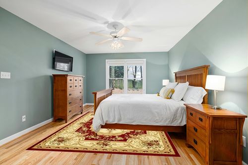 Unique Loom Versailles Collection Traditional Classic Floral Motif Area Rug (8' 0 x 10' 0 Rectangular, Burgundy/ Ivory) in Teal and Orange Wood Bedroom