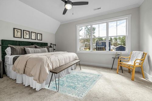 Vintage Jute Area Rug in Grey Traditional Bedroom with King Bed