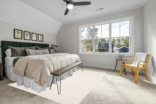 SAFAVIEH Athens Shag Collection Area Rug - 8' x 10', Off White, Non-Shedding & Easy Care, 1.5-inch Thick Ideal for High Traffic Areas in Living Room, Bedroom (SGA119B) in Grey Traditional Bedroom with King Bed