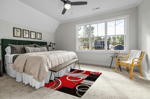 Red Modern Stain-resistant Living Room Area Rug in Grey Traditional Bedroom with King Bed