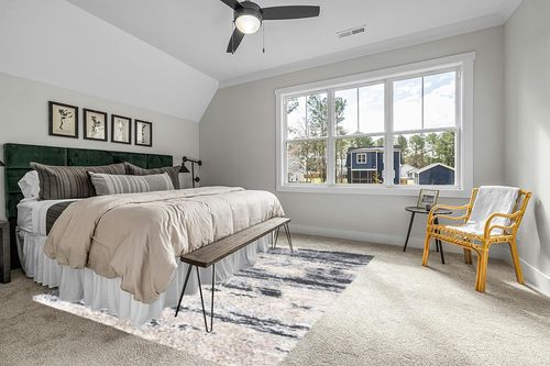 SAFAVIEH Fontana Shag Collection Area Rug - 8' x 10', Grey & Ivory, Modern Design, Non-Shedding & Easy Care, 2-inch Thick Ideal for High Traffic Areas in Living Room, Bedroom (FNT853G) in Grey Traditional Bedroom with King Bed