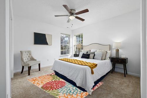 Nourison Aloha Indoor/Outdoor Green 5'3" x 7'5" Area-Rug, Tropical, Botanical, Easy-Cleaning, Non Shedding, Bed Room, Living Room, Dining Room, Deck, Backyard, Patio (5x7) in White and Yellow Modern Bedroom