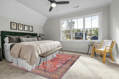 Syalife Washable Rug Vintage Area Rugs, 8'x 10' Living Room Rug with Non Slip Backing, Distressed Indoor Carpet Non-Shedding Red Rug, Vintage Floor Mat Indoor Rug (Red, 8'x 10') in Grey Traditional Bedroom with King Bed