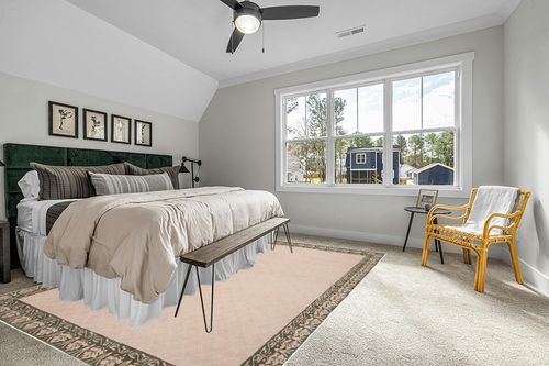 SAFAVIEH Total Performance Collection Area Rug - 9' x 12', Light Green, Hand-Hooked Border, Non-Shedding & Easy Care, Ideal for High Traffic Areas in Living Room, Bedroom (TLP755H) in Grey Traditional Bedroom with King Bed