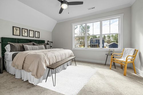 nuLOOM Marleen Contemporary Shag Area Rug, 5x8, Off White in Grey Traditional Bedroom with King Bed