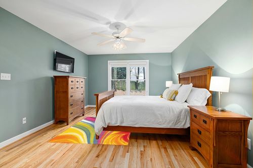 Rugshop Modern Contemporary Waves Non-Slip (Non-Skid) Area Rug 5 X 7 (5' 3" X 7' 3") Multi in Teal and Orange Wood Bedroom