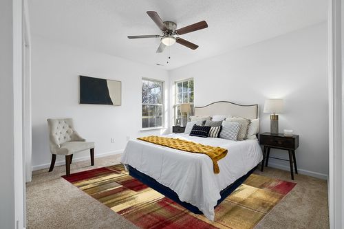 Unique Loom Barista Collection Area Rug - Timor (7' 10" x 10' Rectangle, Multi/ Red) in White and Yellow Modern Bedroom