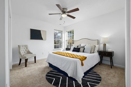 SAFAVIEH Adirondack Collection 6' Round Black/Light Grey ADR251F Modern Geometric Non-Shedding Living Room Dining Bedroom Foyer Area Rug in White and Yellow Modern Bedroom