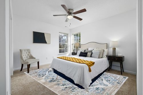 Cream Modern Stain Resistant, Durable, Fade Resistant Area Rug in White and Yellow Modern Bedroom