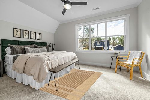 nuLOOM Lila Modern Striped Indoor/Outdoor Area Rug, 5x8, Beige in Grey Traditional Bedroom with King Bed
