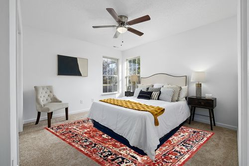 SAFAVIEH Charleston Collection Area Rug - 8' x 10', Red & Ivory, Oriental Distressed Design, Non-Shedding & Easy Care, Ideal for High Traffic Areas in Living Room, Bedroom (CHL411Q) in White and Yellow Modern Bedroom