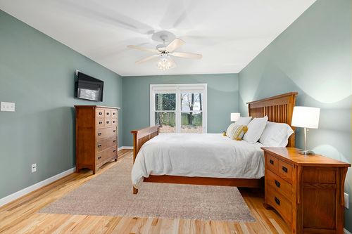JONATHAN Y SEU100G-8 Haze Solid Low-Pile Indoor Area-Rug Casual Contemporary Solid Traditional Easy-Cleaning Bedroom Kitchen Living Room Non Shedding, 8 ft x 10 ft, Beige in Teal and Orange Wood Bedroom