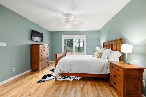 bonanza leathers Genuine Cowhide Rug Black and White Size S/L/XL 5X6/6X7/7X8 FT (L) in Teal and Orange Wood Bedroom