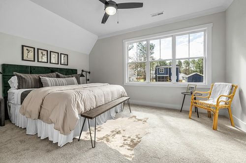 nuLOOM Marcia Machine Washable Faux Cowhide Area Rug, 5' x 6' 7", Off-White in Grey Traditional Bedroom with King Bed